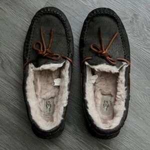 UGG Dakota Pewter Moccasin Slippers Women's Size 8